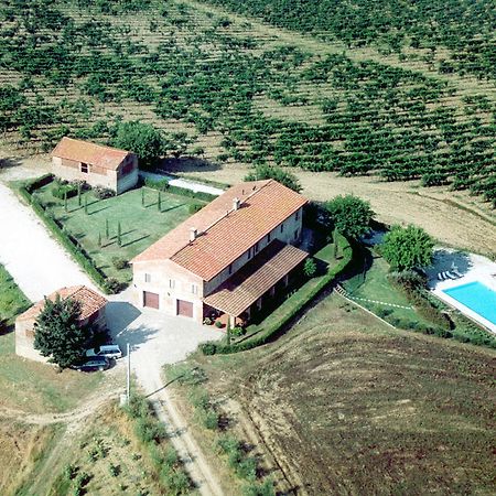 הוילה צ'רטו גואידי Tenuta Di Colle Alberti Agriturismo מראה חיצוני תמונה