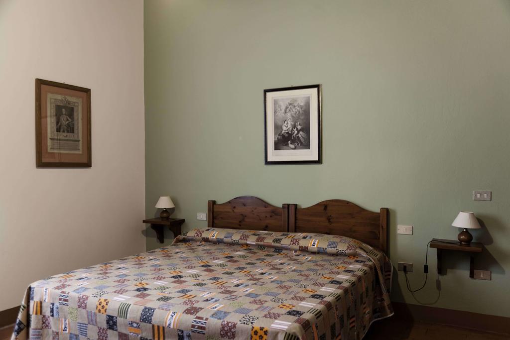 הוילה צ'רטו גואידי Tenuta Di Colle Alberti Agriturismo חדר תמונה