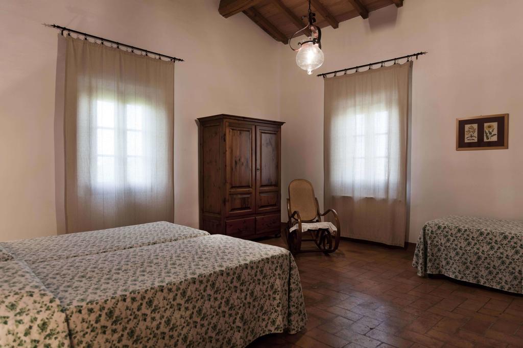 הוילה צ'רטו גואידי Tenuta Di Colle Alberti Agriturismo חדר תמונה