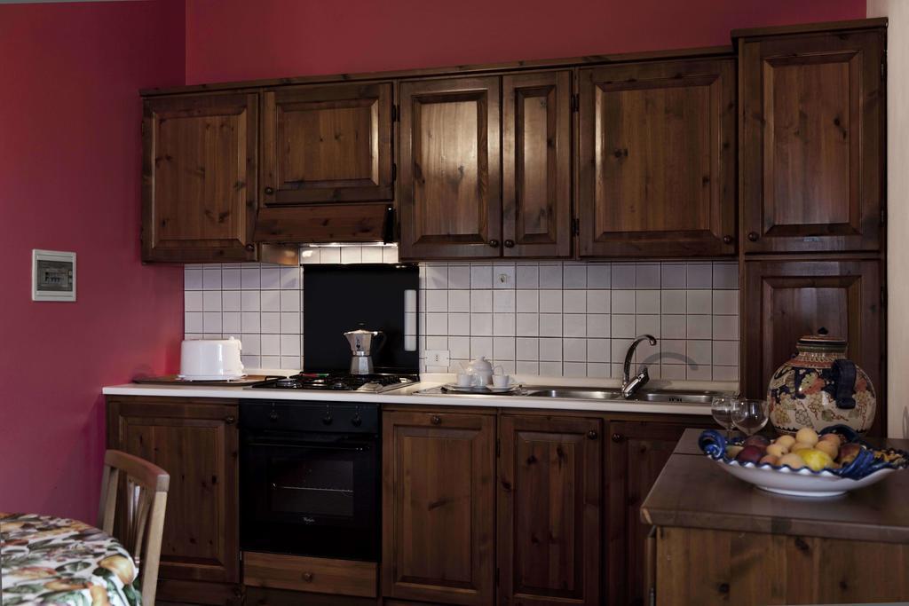 הוילה צ'רטו גואידי Tenuta Di Colle Alberti Agriturismo חדר תמונה