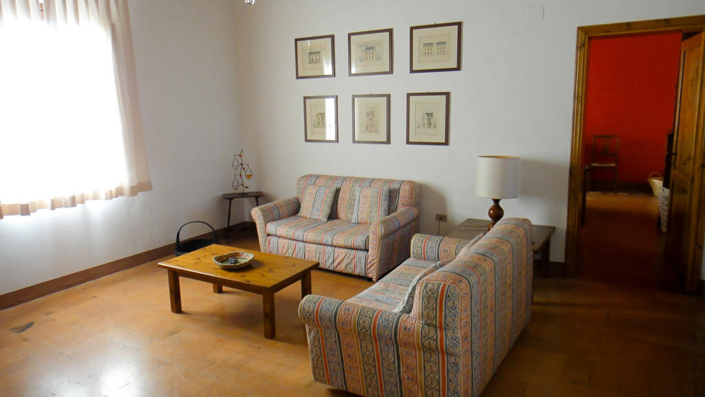 הוילה צ'רטו גואידי Tenuta Di Colle Alberti Agriturismo חדר תמונה