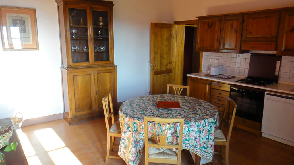 הוילה צ'רטו גואידי Tenuta Di Colle Alberti Agriturismo חדר תמונה