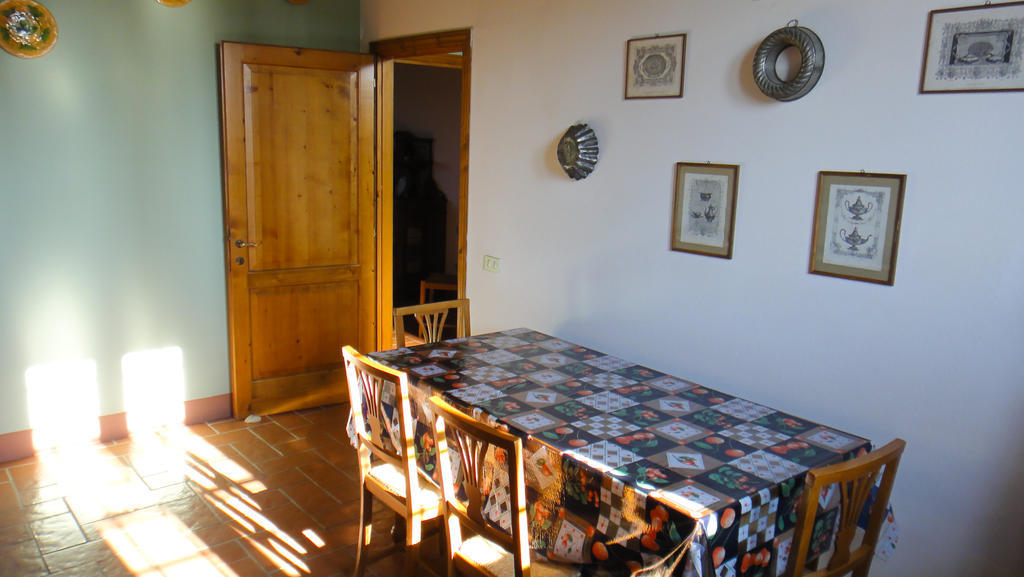 הוילה צ'רטו גואידי Tenuta Di Colle Alberti Agriturismo חדר תמונה