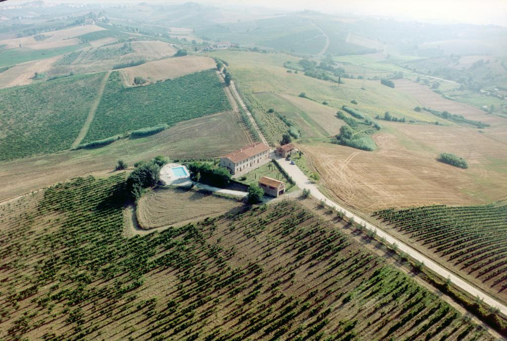 הוילה צ'רטו גואידי Tenuta Di Colle Alberti Agriturismo מראה חיצוני תמונה