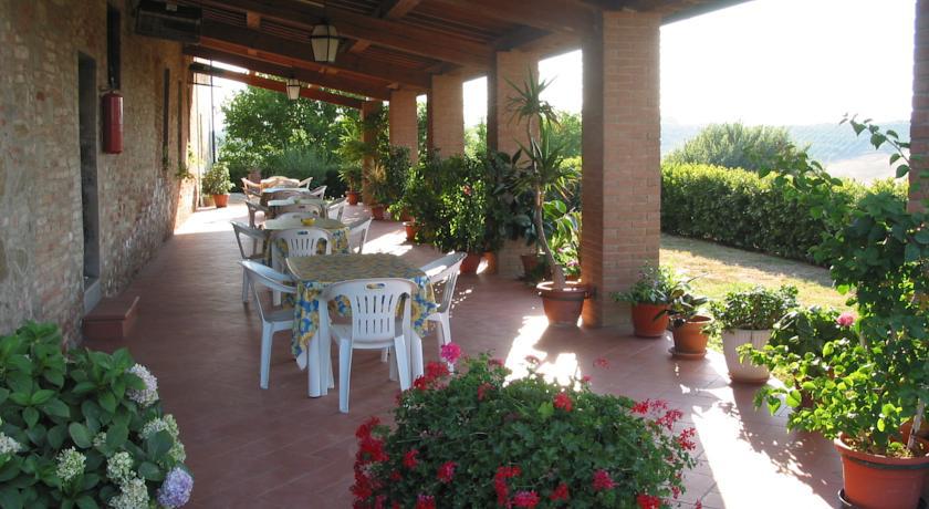 הוילה צ'רטו גואידי Tenuta Di Colle Alberti Agriturismo מראה חיצוני תמונה